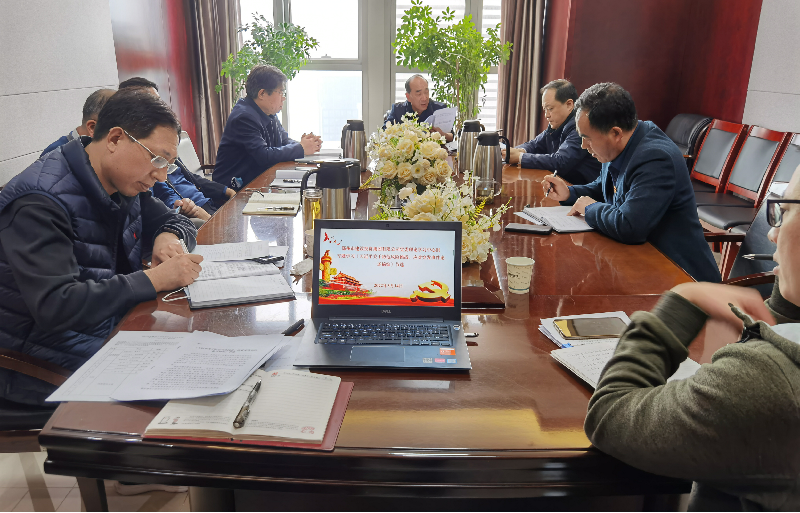 集團公司黨委理論學習中心組專題學習《習近平關(guān)于防范風險挑戰(zhàn)、應對突發(fā)事件論述摘編》等文件精神